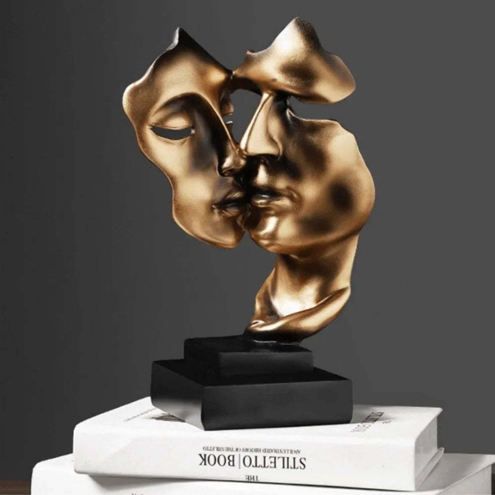 Sculpture "The Golden Kiss" - Primus