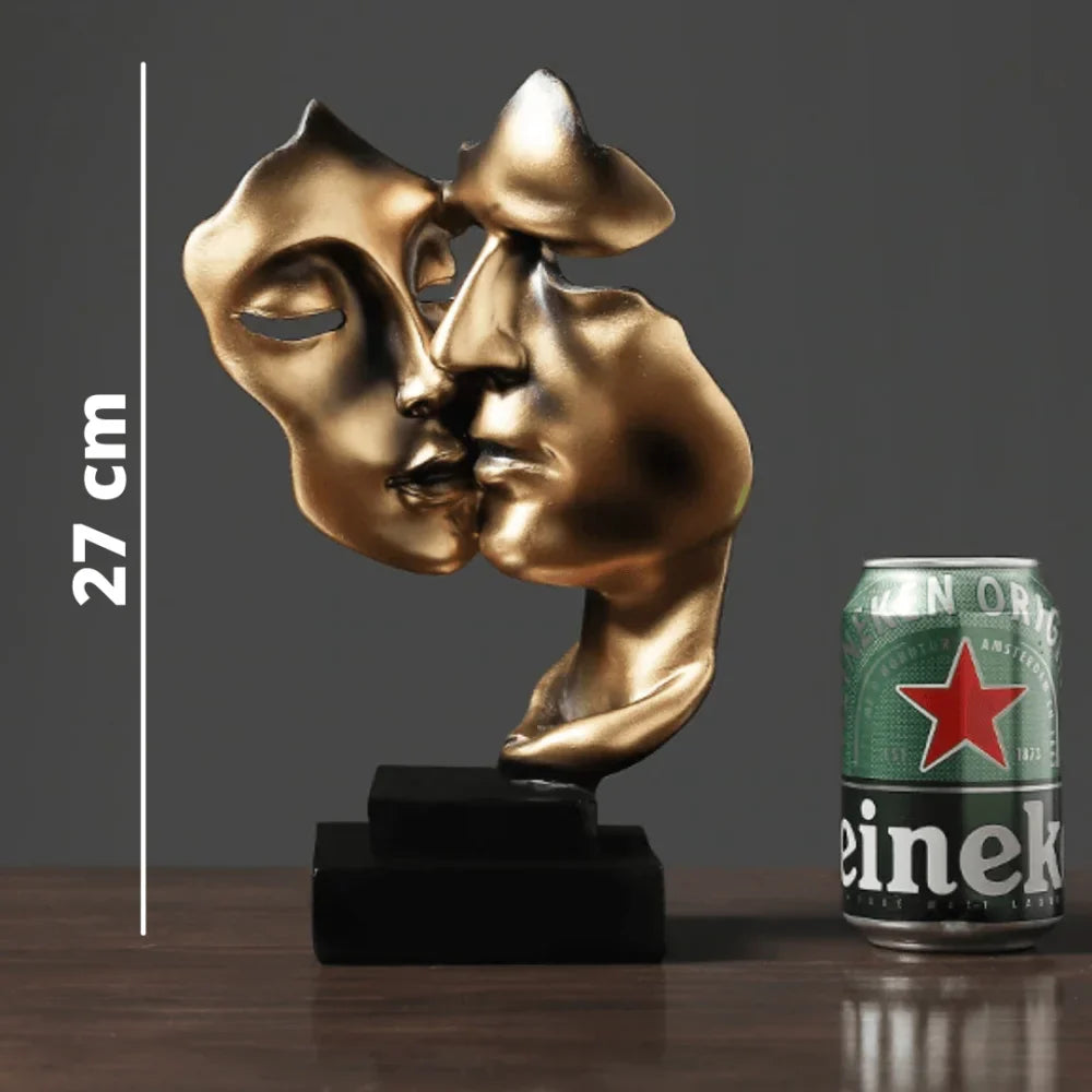 Sculpture "The Golden Kiss" - Primus