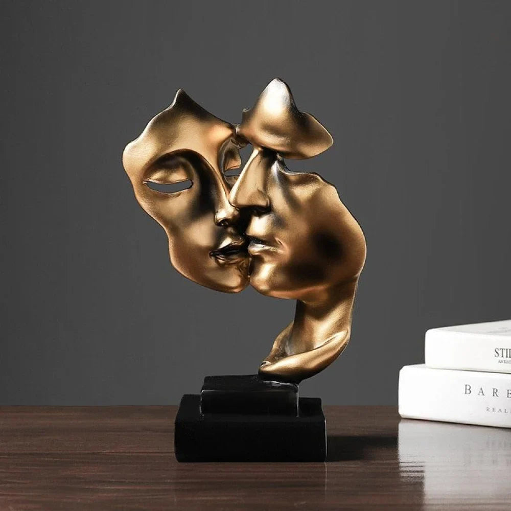 Sculpture "The Golden Kiss" - Primus