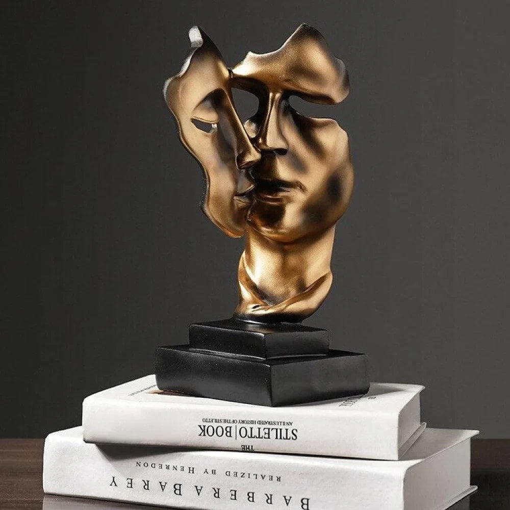 Sculpture "The Golden Kiss" - Primus