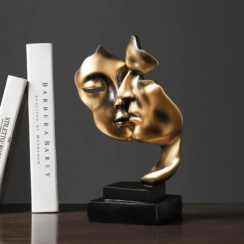 Sculpture "The Golden Kiss" - Primus