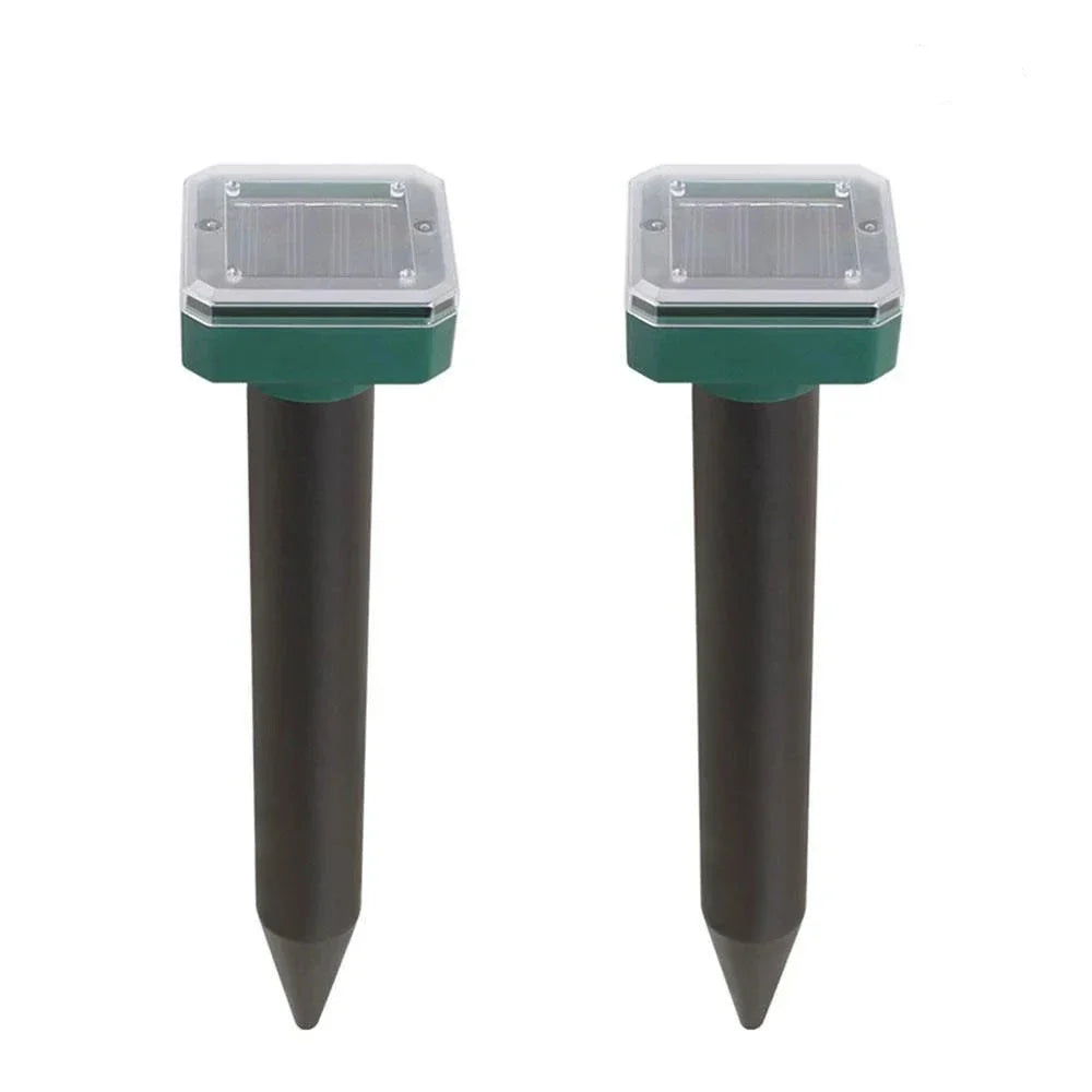 https://cdn.shopify.com/s/files/1/0573/6228/4644/files/repelente-solar-ultra-sonico-espanta-pragas-24h-tazzi-2-unidades-jardinagem-680.webp?v=1747163620